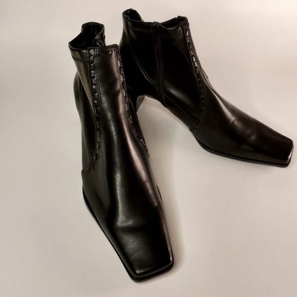 Franco Sarto Black Leather Square Toed Heeled Ankle Boots - Picture 15 of 16